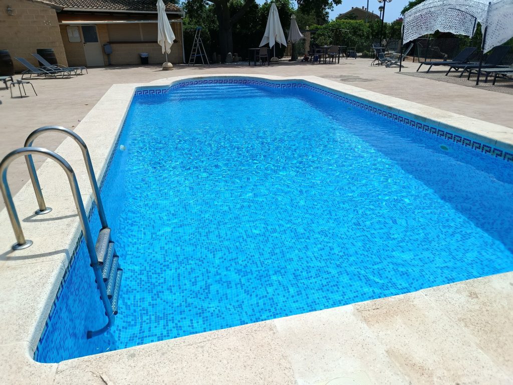 mantenimiento de piscina salina en Alicante
