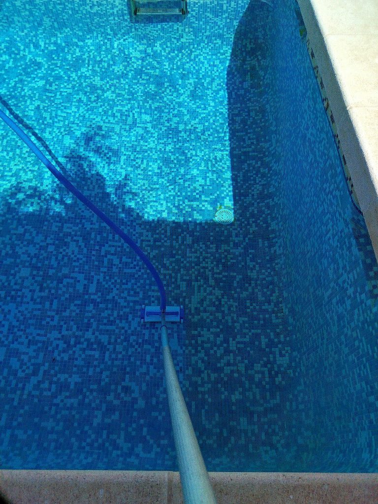 limpieza y puesta a punto de piscina particular en Alicante