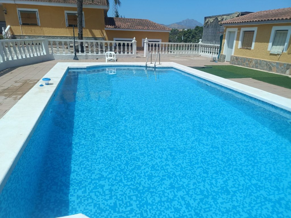 suministro de productos químicos para piscina privada en Alicante