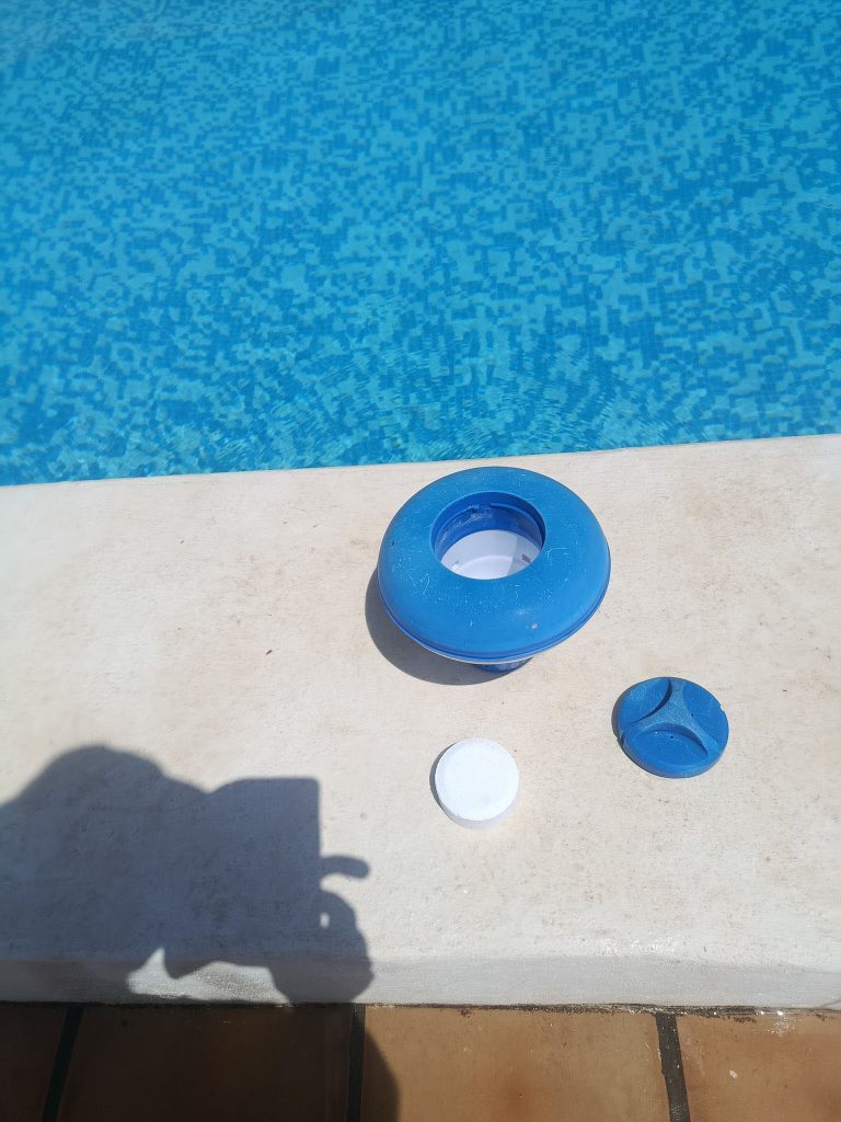 suministro de productos químicos para piscinas en Alicante