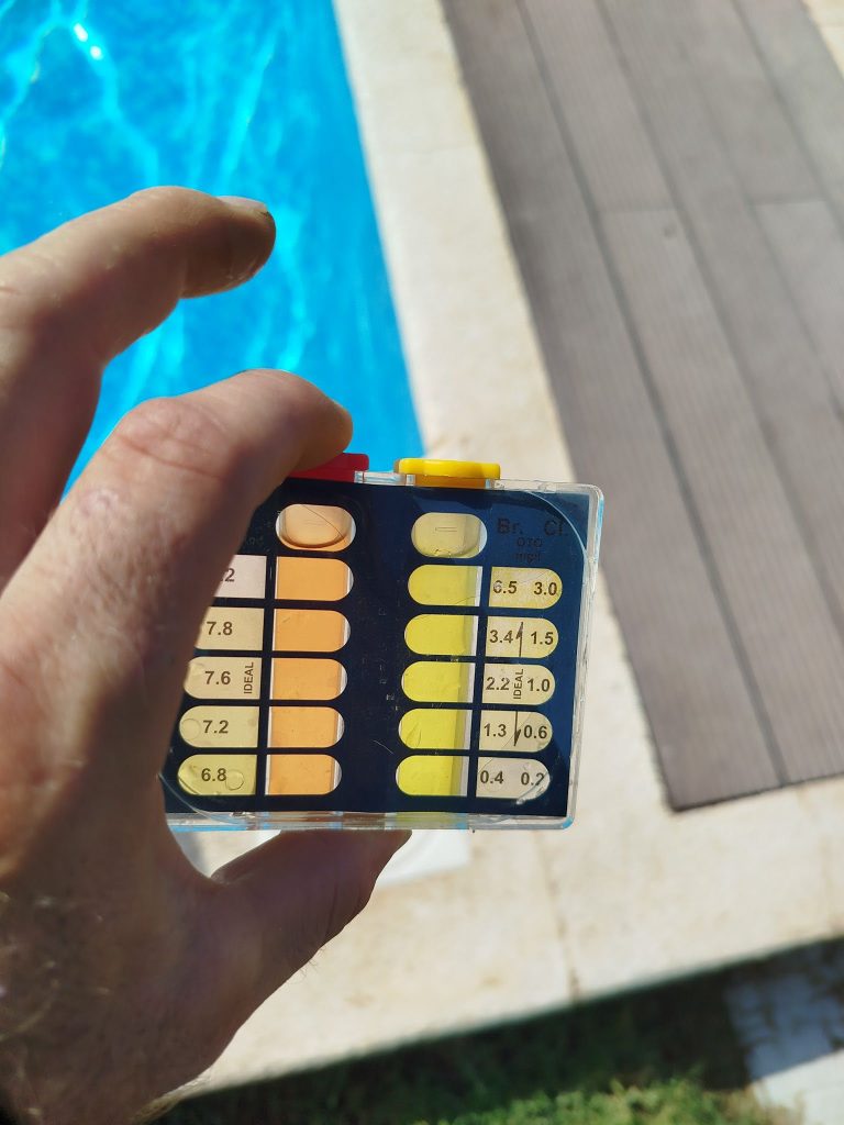 cloración y control de pH de piscinas en Alicante