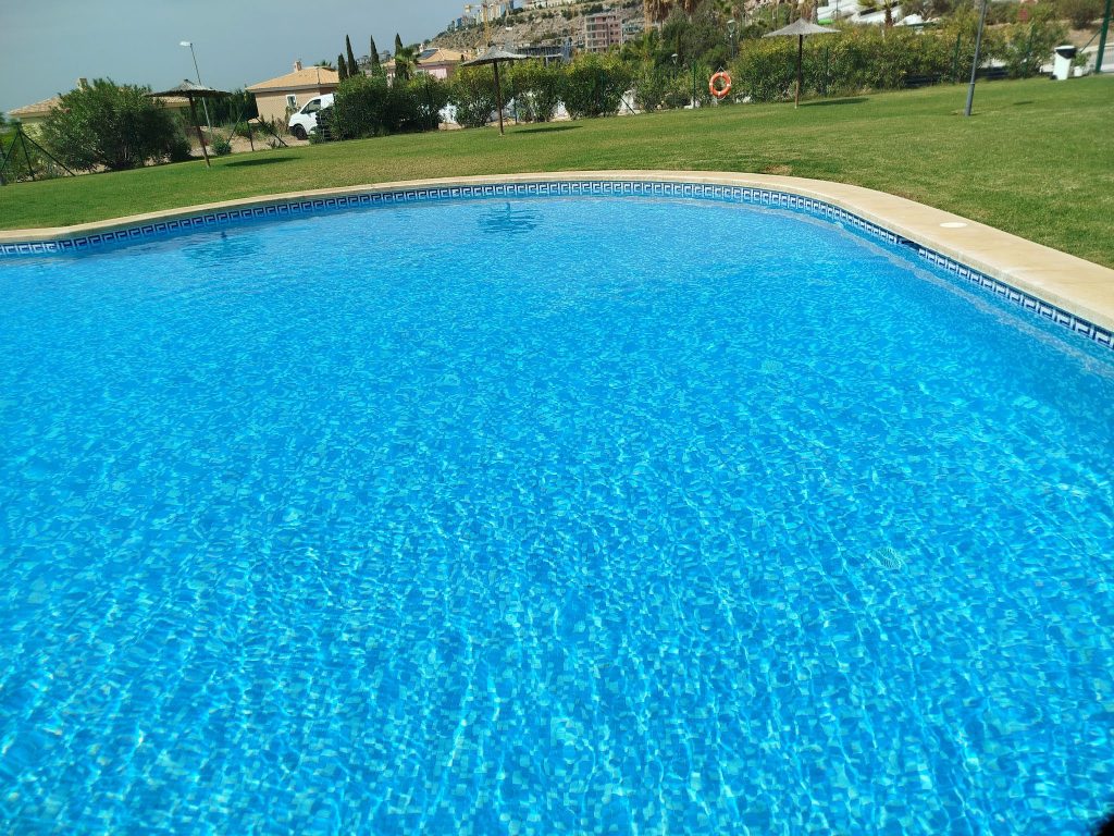 mantenimiento de piscina comunitaria en Alicante