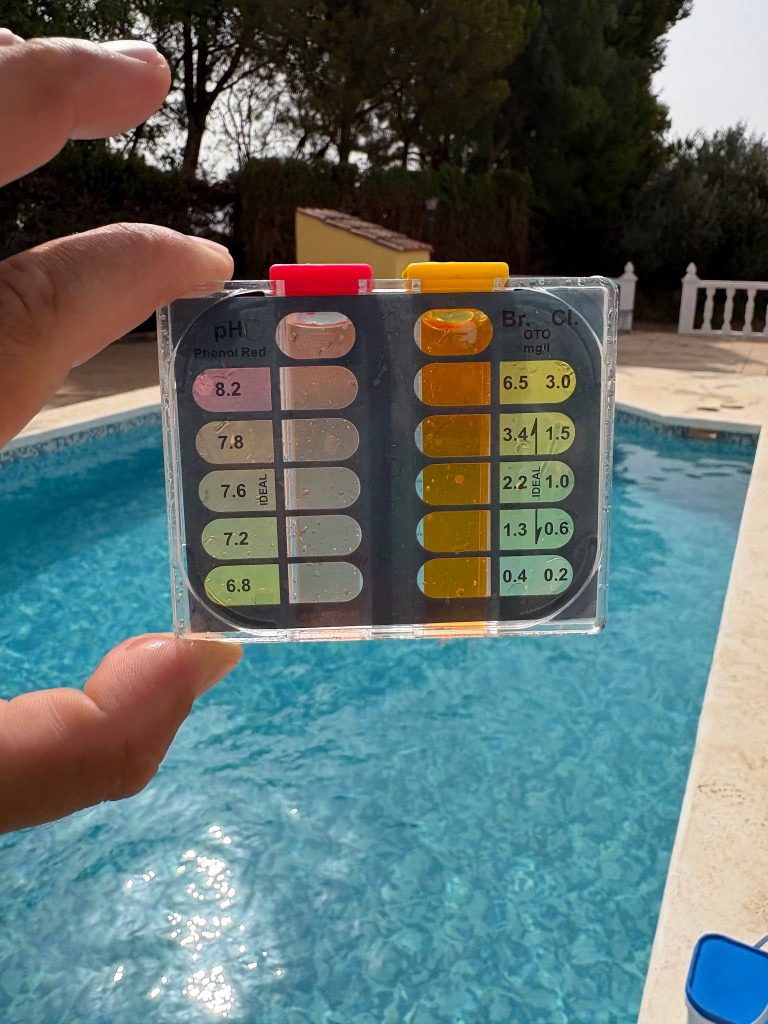 cloración y control de pH de piscina particular en Alicante