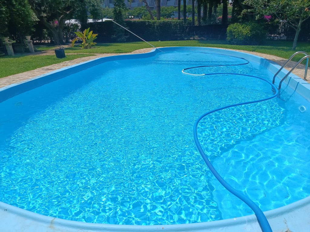 limpieza y puesta a punto de piscina en Alicante