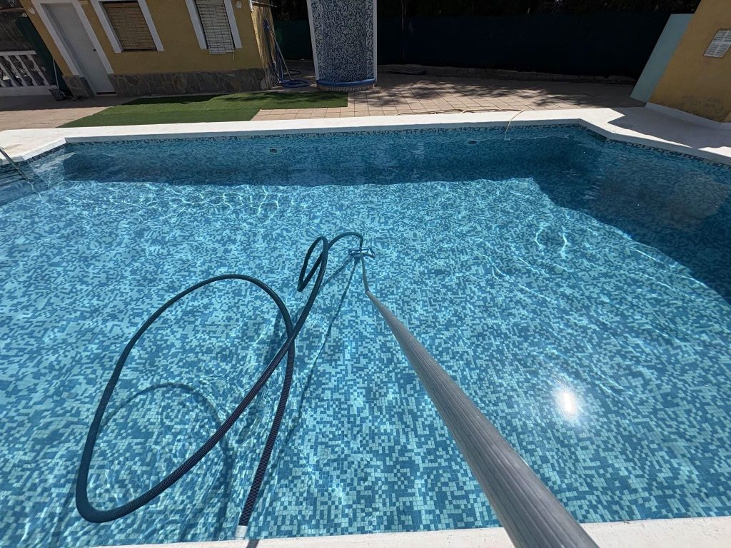 tratamiento y recuperación de aguas verdes de piscinas en Alicante
