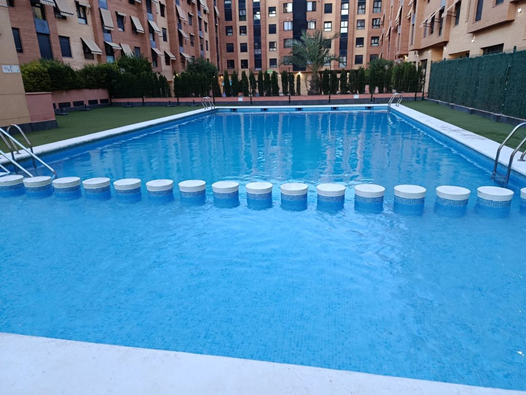 instalación y mantenimiento de cloradores salinos para piscinas en Alicante