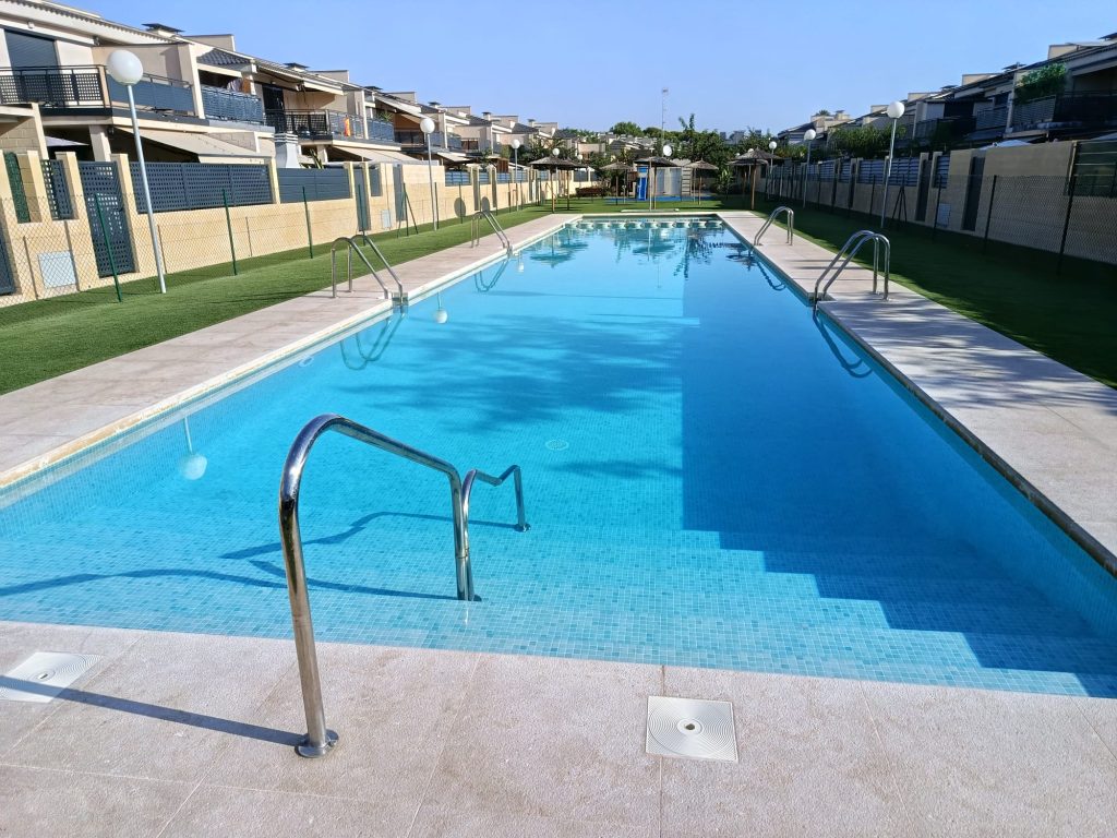 mantenimiento de piscina comunitaria